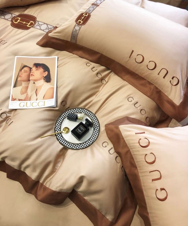 グッチ「Gucci」プレミアムコットン ゴールド＆シルバー刺繍 4点セット