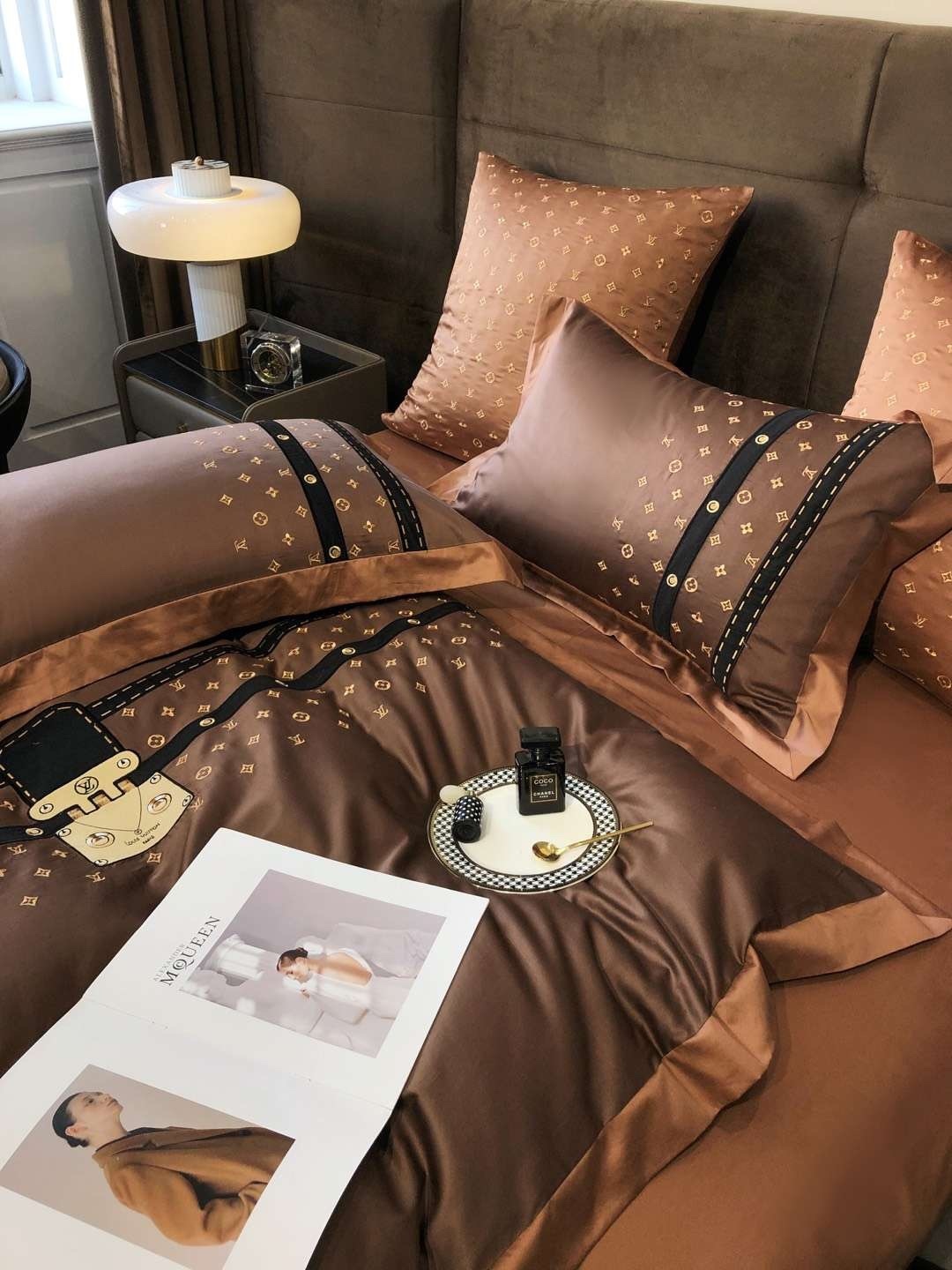 ルイ・ヴィトン「Louis Vuitton」プレミアムコットン ゴールド＆シルバー刺繍 4点セット