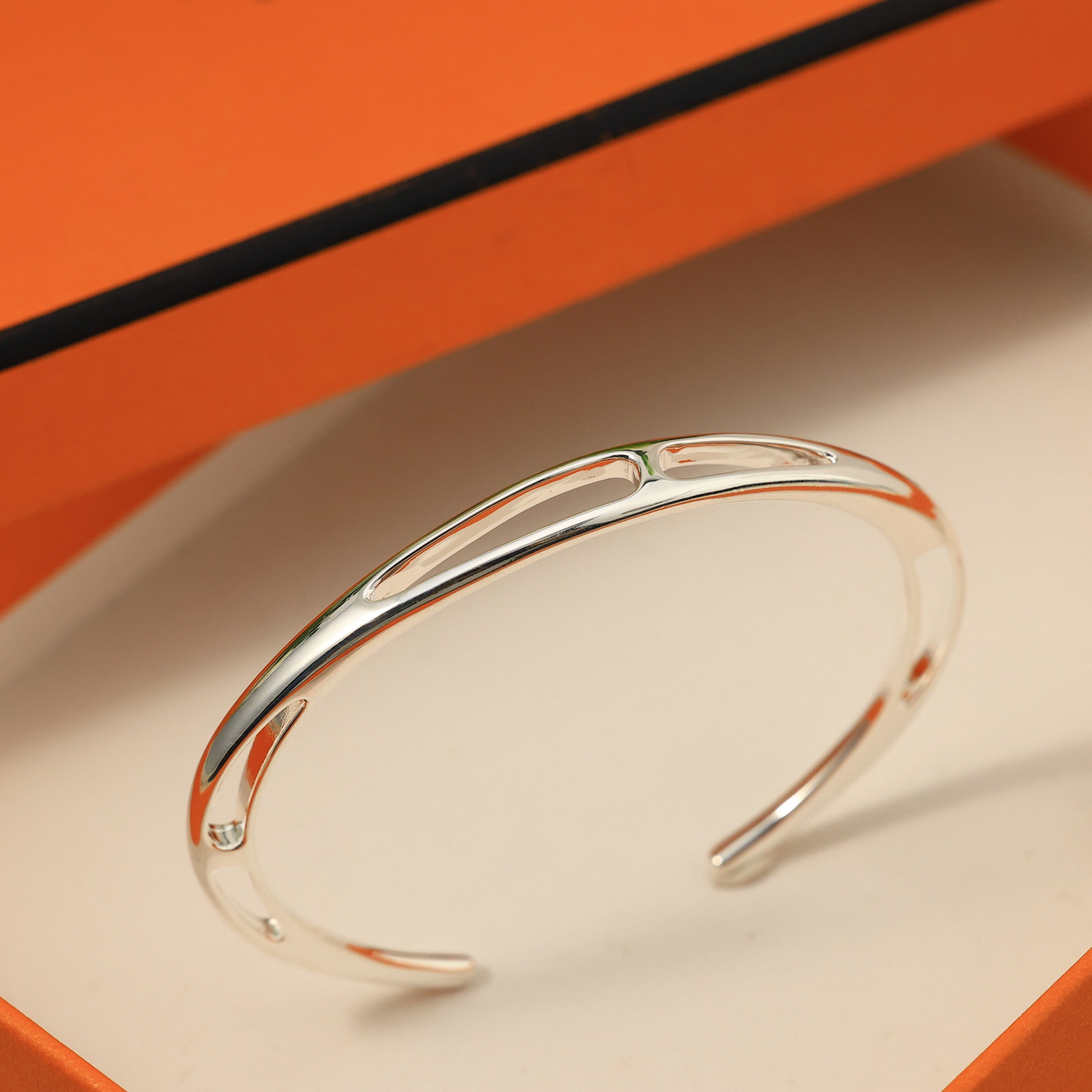 エルメス「Hermès」Clic H エナメル ブレスレット