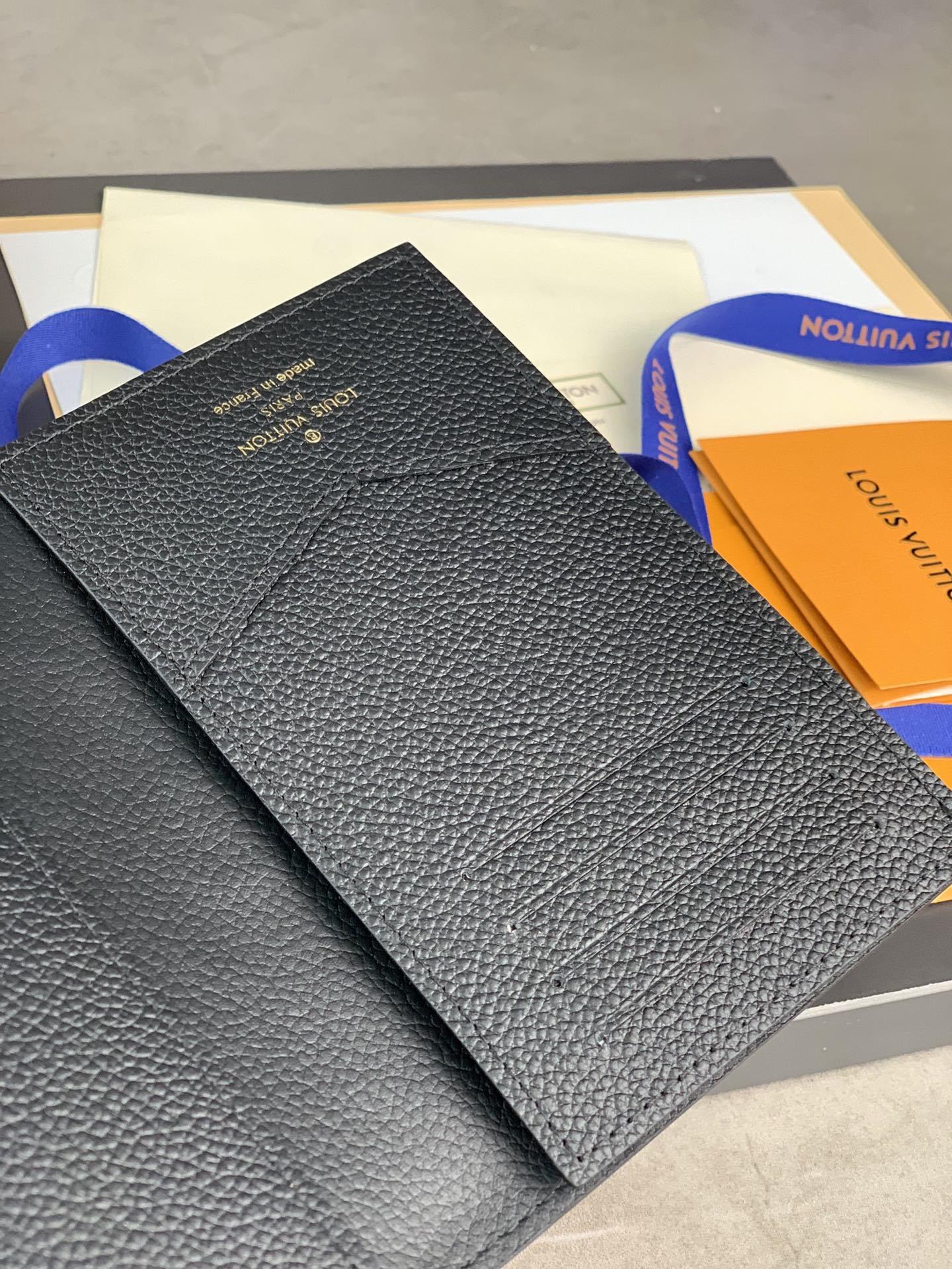 ルイ-ヴィトン(Louis Vuitton) パスポートカバー クーヴェルテュール･パスポール NM