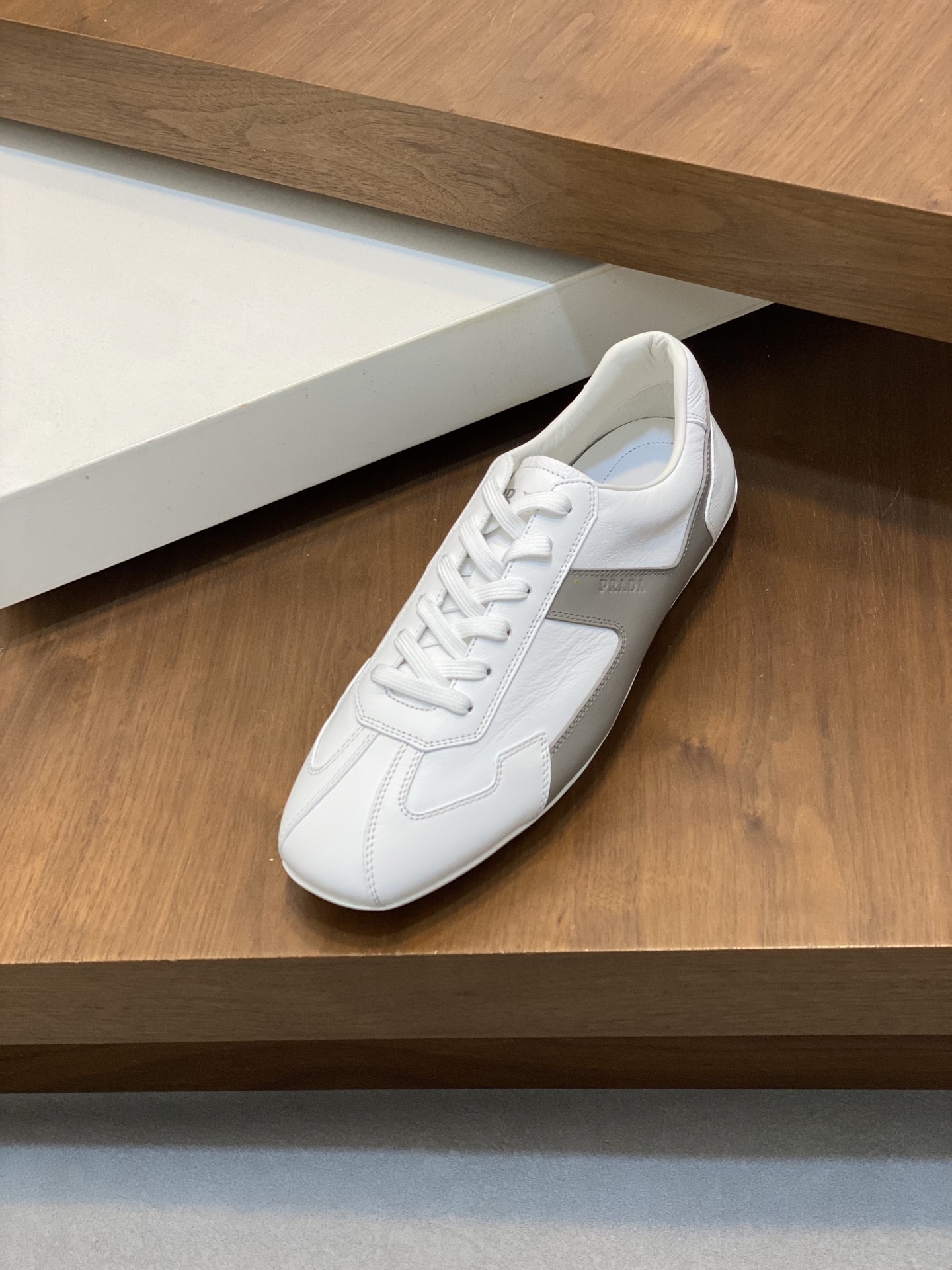 プラダ［Prada］America's Cup レザースニーカー（メンズ）