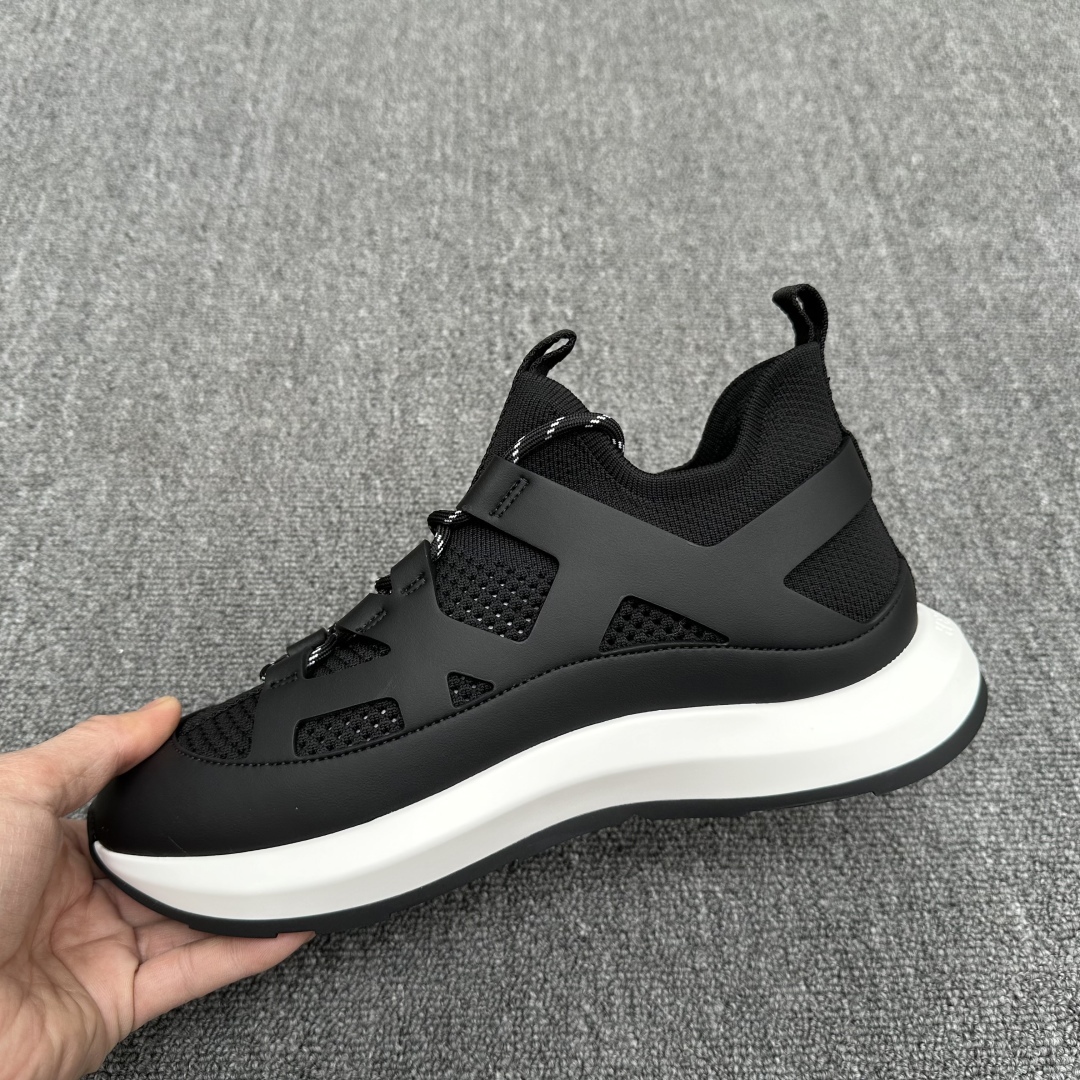 エルメス［Hermès］ メンズ テックハイブリッド スニーカー