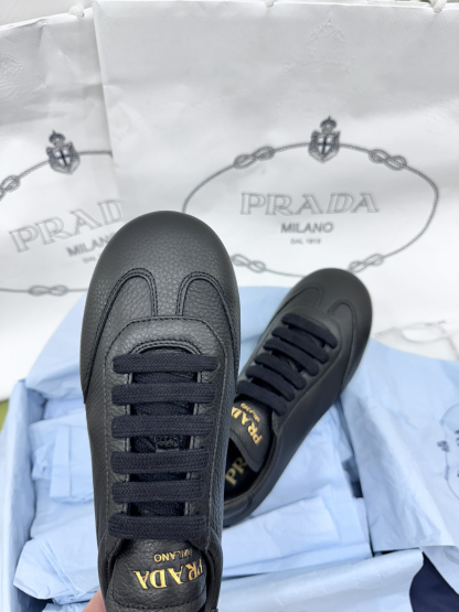 プラダ［Prada］America's Cup レザースニーカー（ユニセックス）