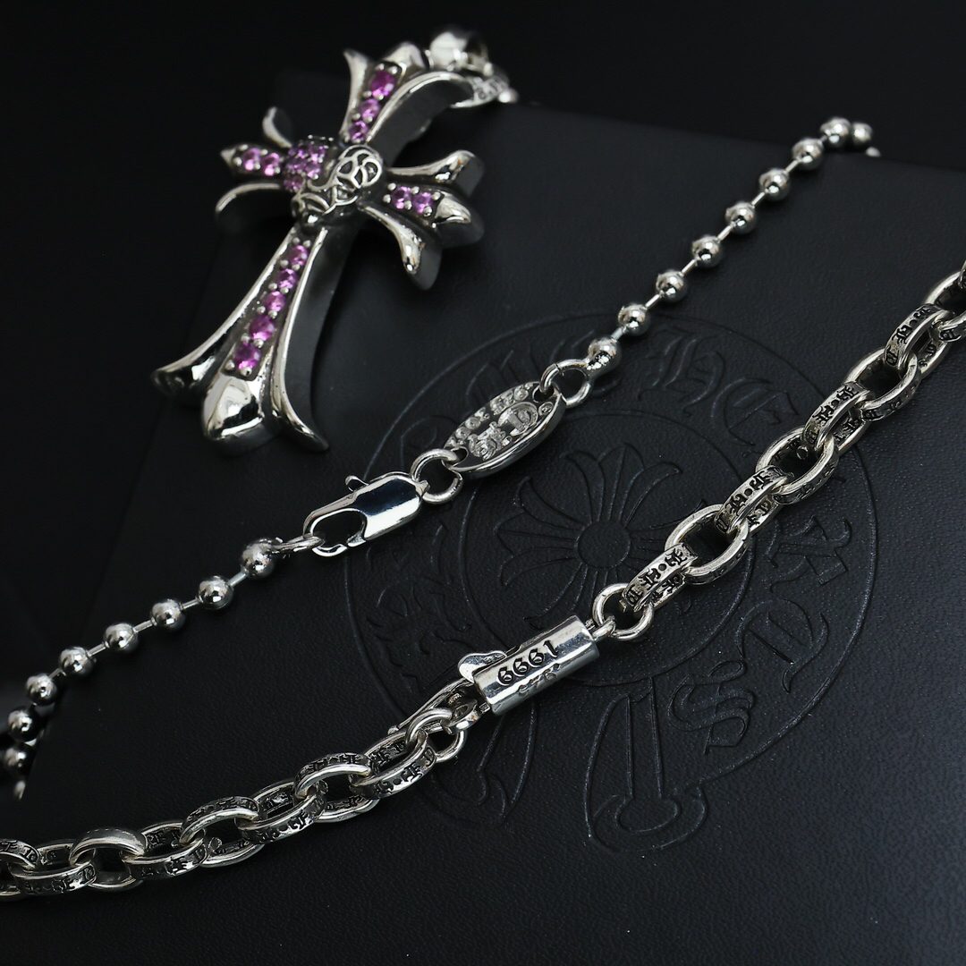 クロムハーツ「Chrome Hearts」のクラシックネックレス - 日常に上品なアクセントを添えるユニセックスモデル