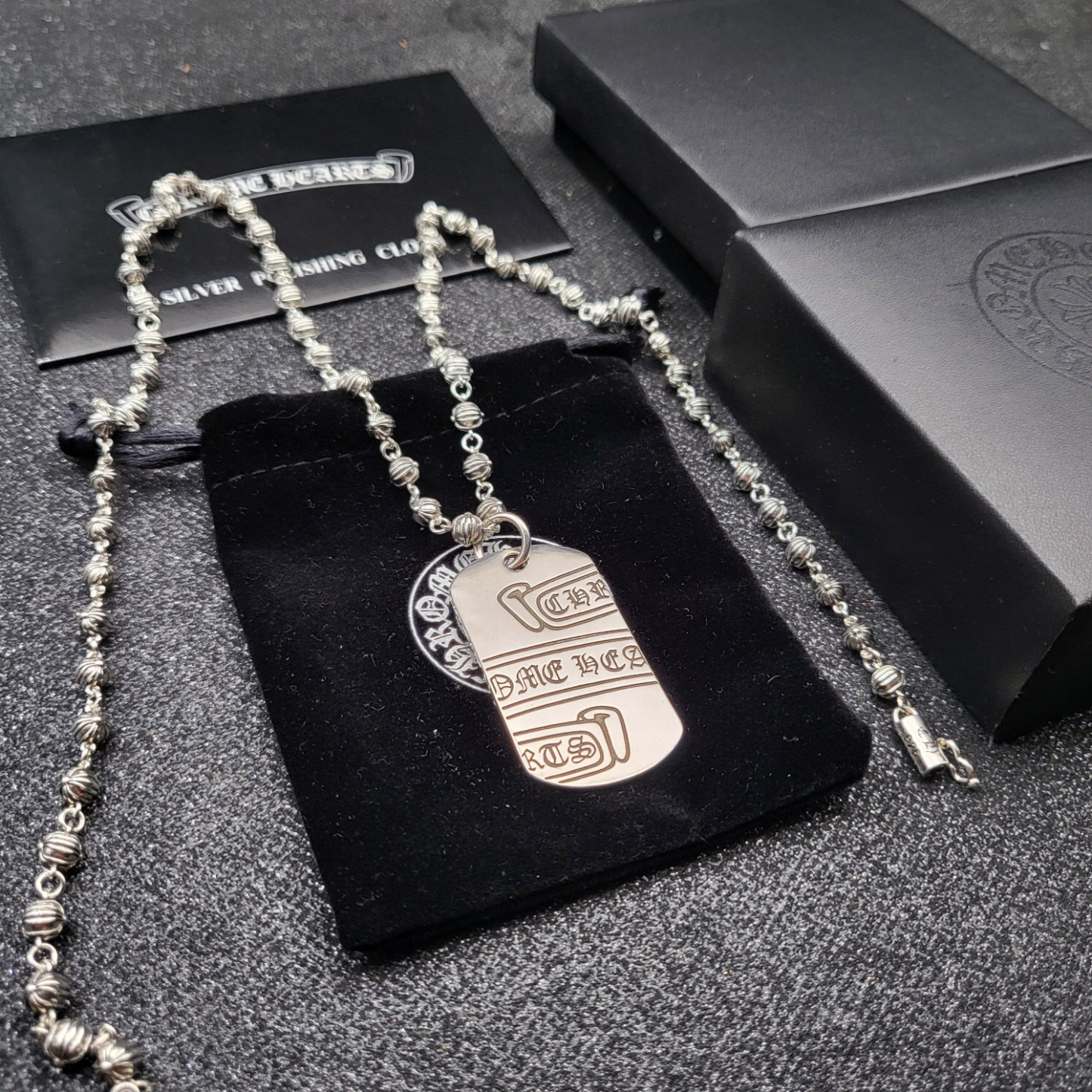 クロムハーツ「Chrome Hearts」のクラシックネックレス - 日常に上品なアクセントを添えるユニセックスモデル