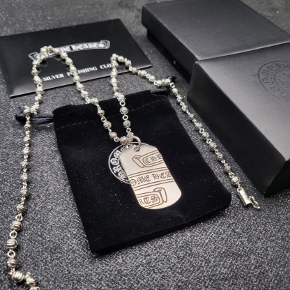 クロムハーツ「Chrome Hearts」のクラシックネックレス - 日常に上品なアクセントを添えるユニセックスモデル