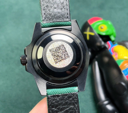 ロレックス［Rolex］DIW サブマリーナー パラキート 40MM