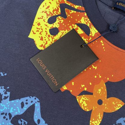 ルイ・ヴィトン「Louis Vuitton」 2025 スプリング スームインク プリント クルーネックTシャツ（メンズ）‌