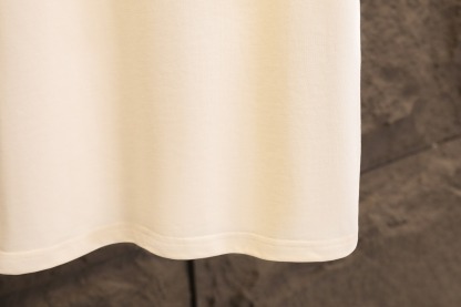 モンクレール「Moncler」ミニマル ロゴ クルーネックTシャツ