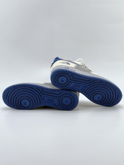 「コラボモデル」The North Face x Nikeスニーカー