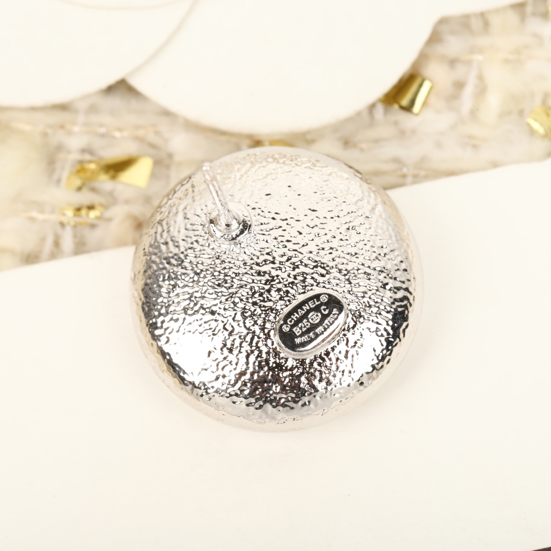 シャネル「Chanel」ラウンドエナメルCC ピアス