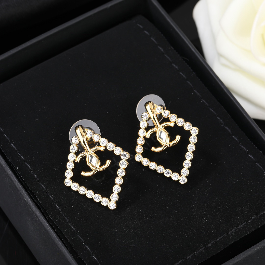 シャネル「Chanel」 クアドリラテラル ピアス
