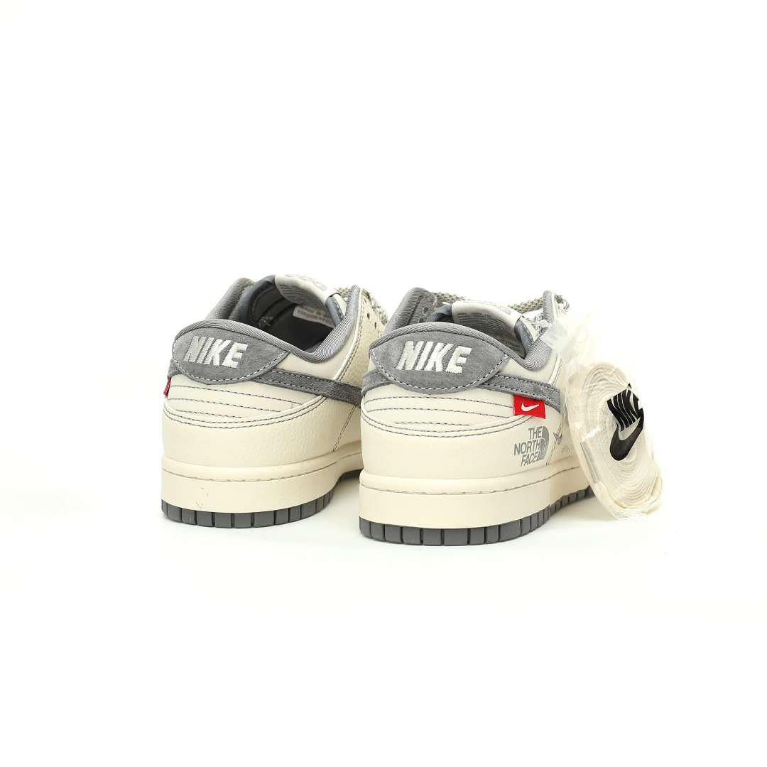 「コラボモデル」The North Face x Nike SB Dunk Low  オフホワイトグレー スケートボードシューズ