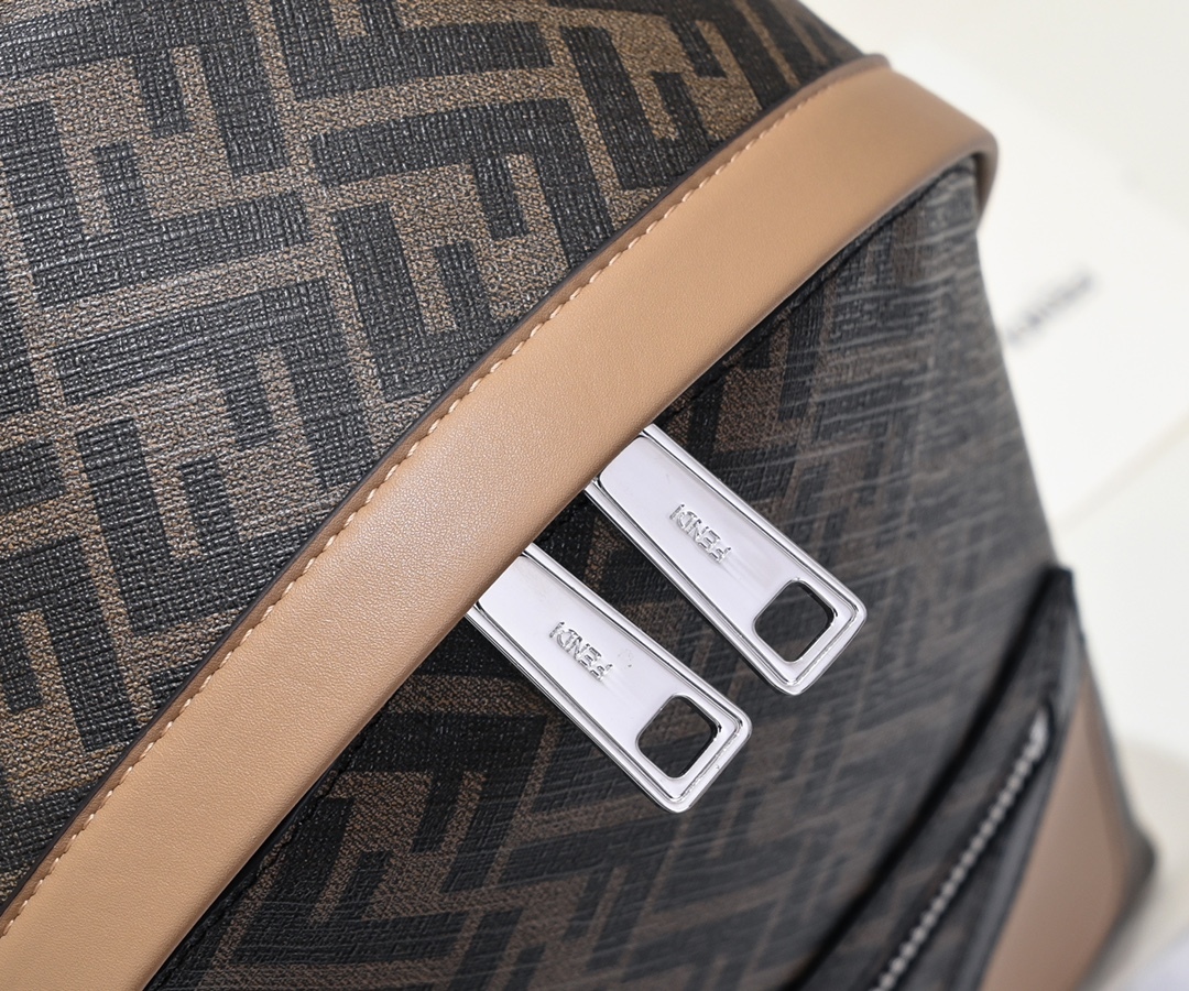 フェンディ「Fendi」Chiodo リュックサック