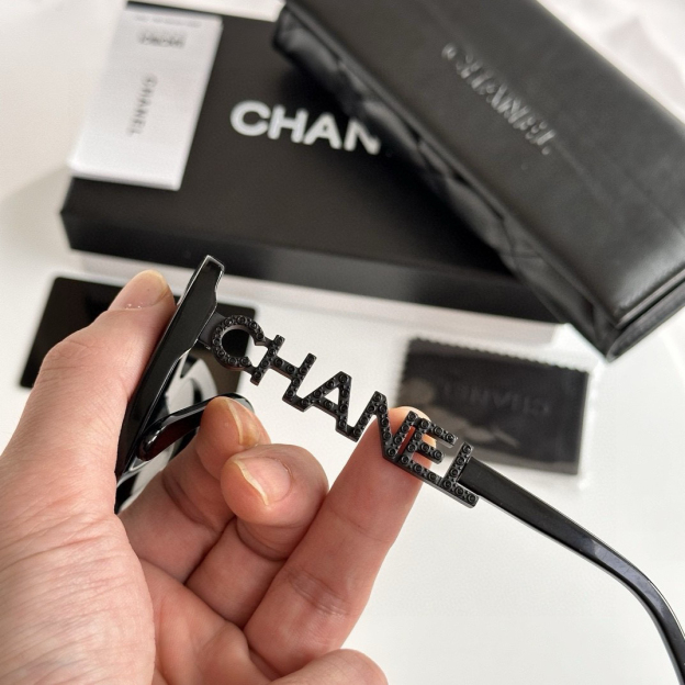 シャネル「Chanel」ブラック アイコン サングラス CH5422