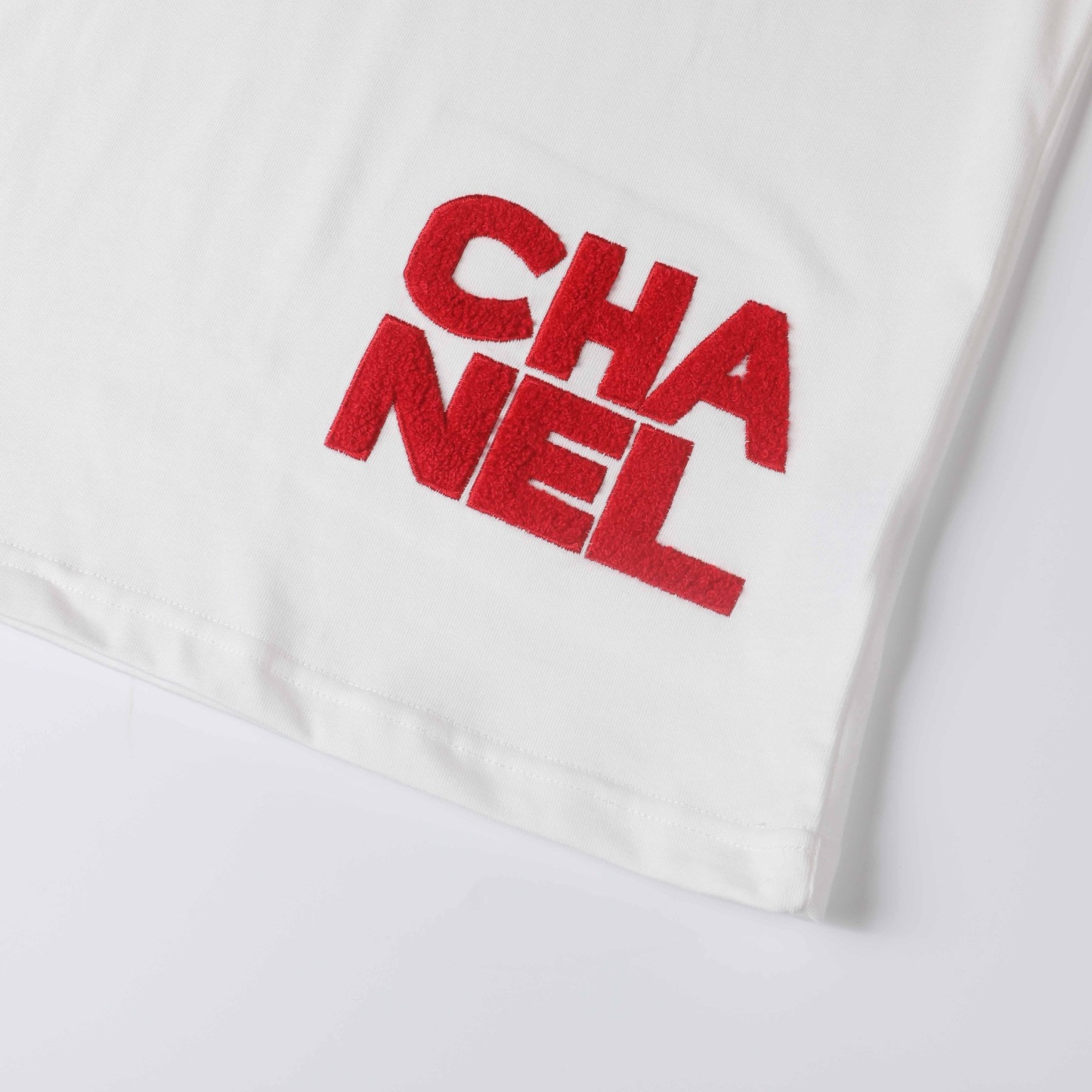 シャネル「Chanel」2024 ロゴ エンブロイダリー Tシャツ