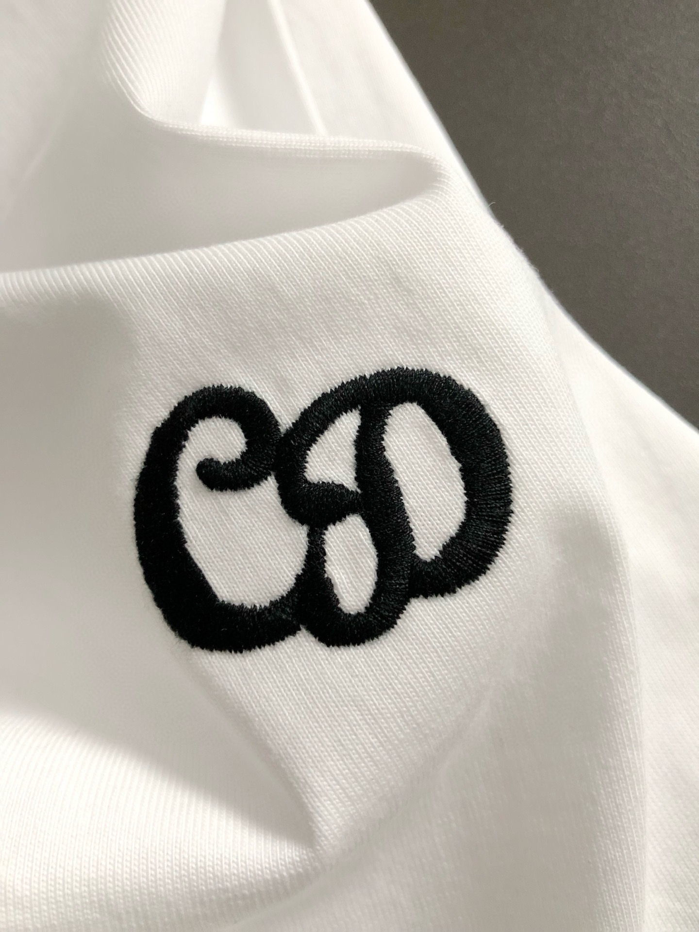 ディオール「Dior」25SS プレミアム エンブロイダリー ロゴTシャツ