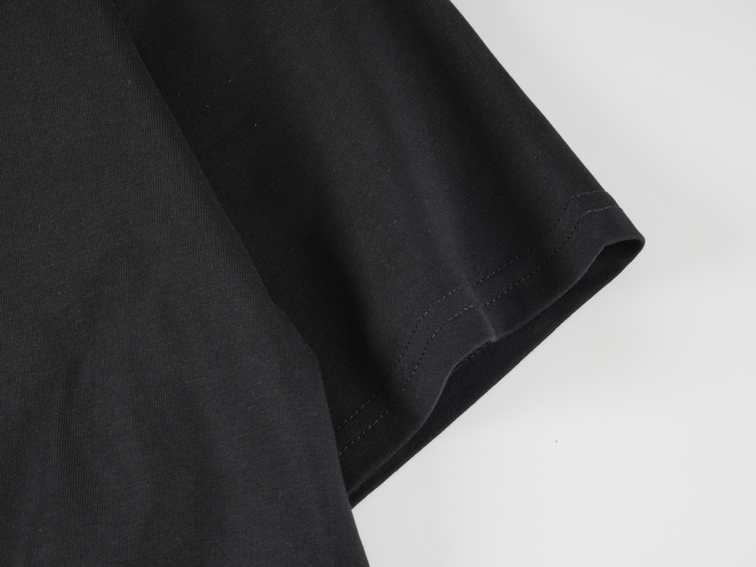 バーバリー「Burberry」 ハート＆ホースロゴ プリント Tシャツ