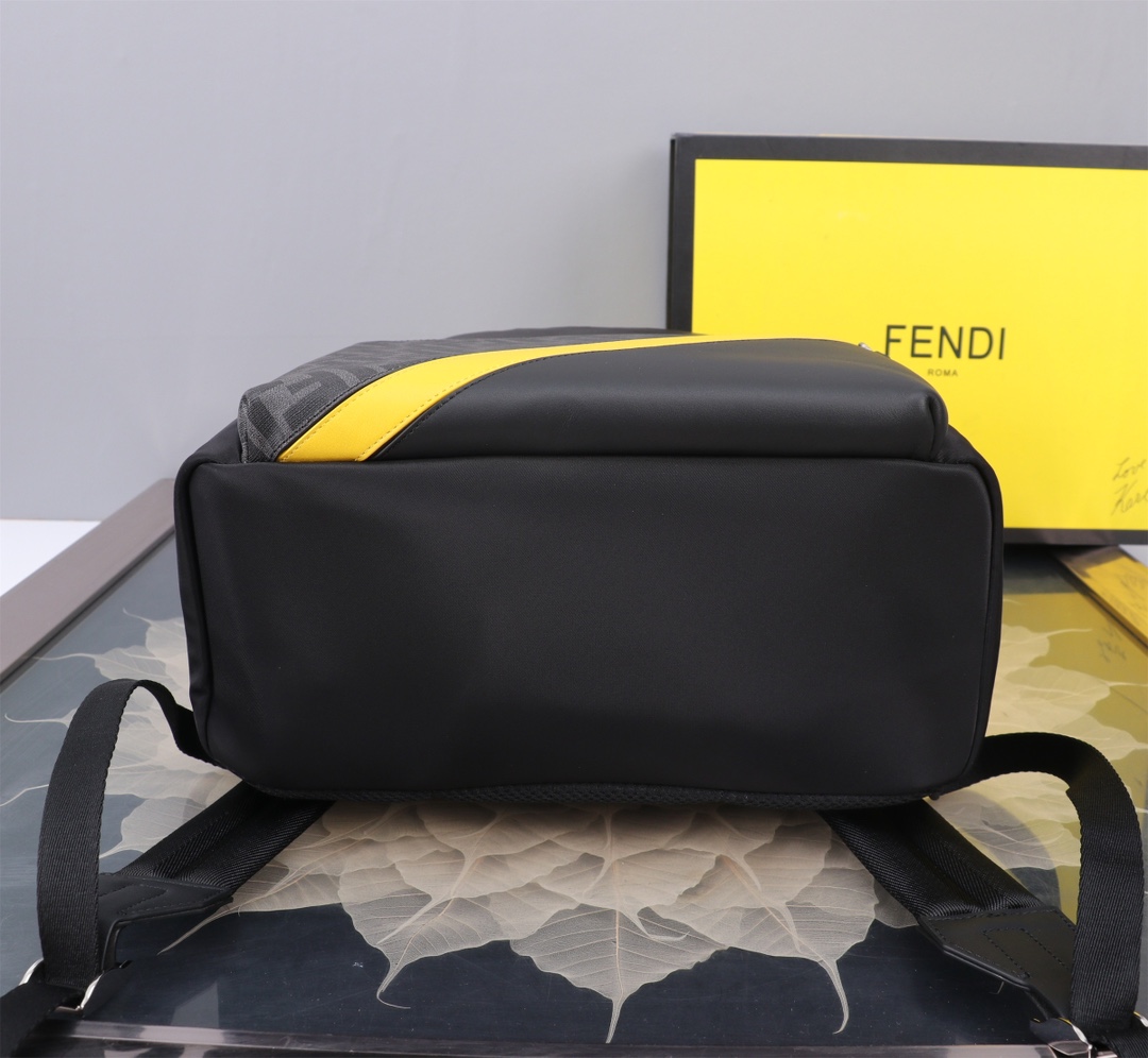 フェンディ「Fendi」バグズ メンズ ナイロン＆レザー バックパック