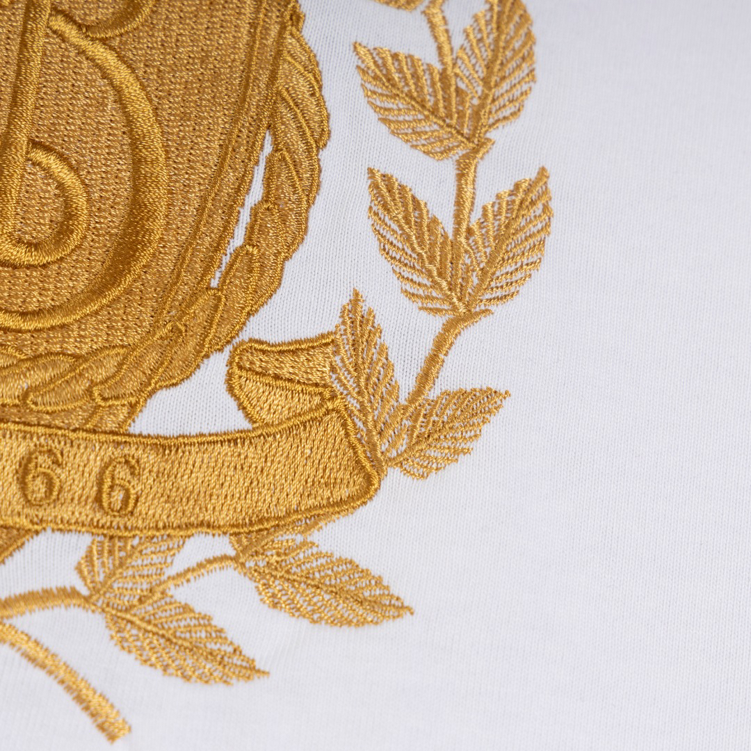 バーバリー「Burberry」ゴールドリーフ ロゴ クルーネック Tシャツ