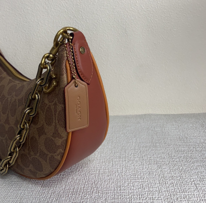 コーチ(Coach) ミラ ショルダー バッグ・ホース アンド キャリッジ プリント