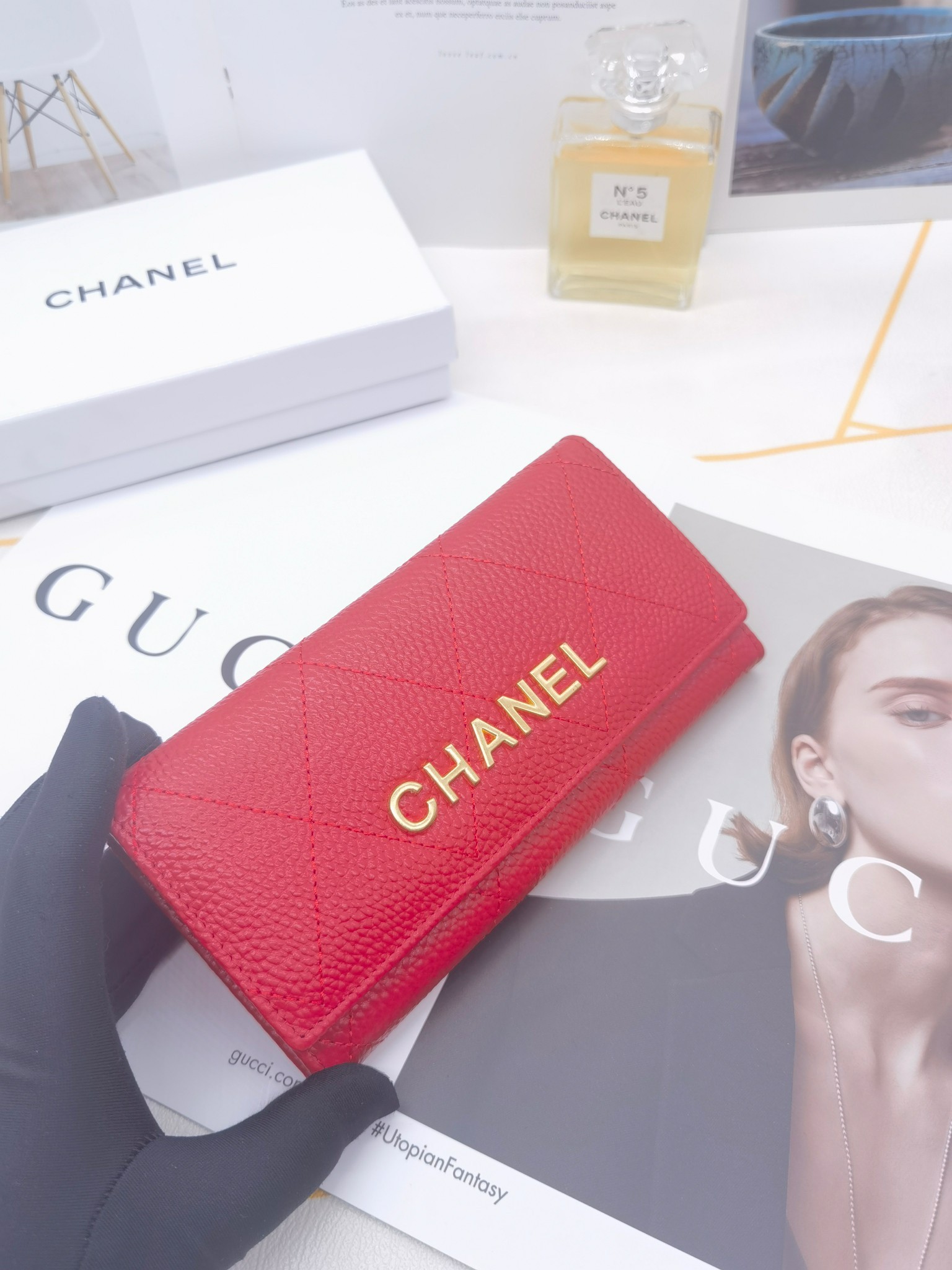シャネル「Chanel」二つ折りレザーウォレット
