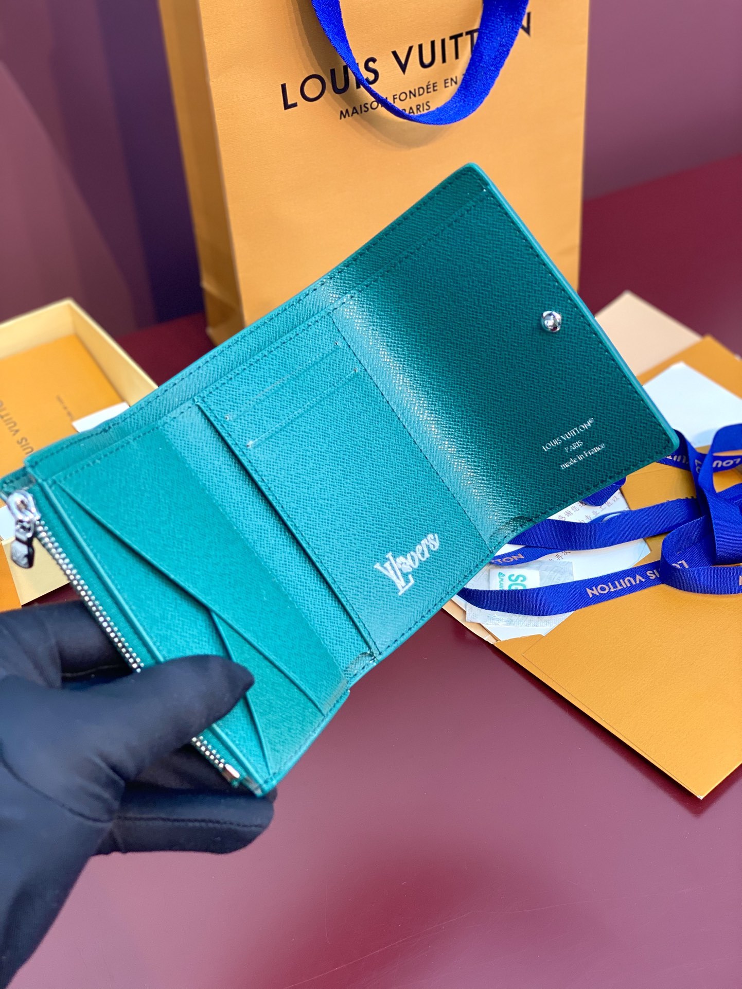 ルイ-ヴィトン(Louis Vuitton) ヴィクター ウォレット