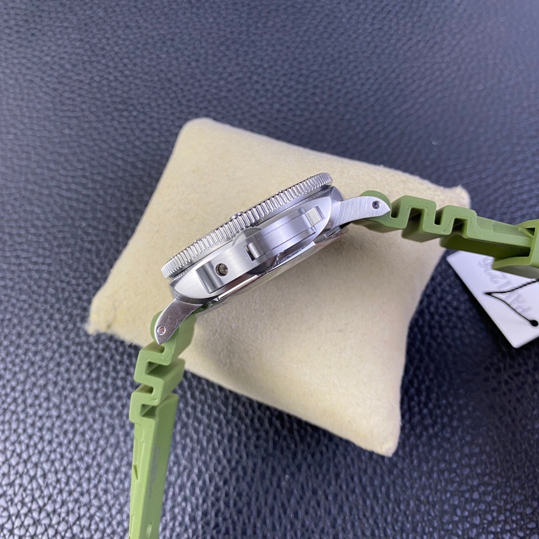 パネライ「Panerai」ルミノール マリーナ クロノグラフ ウォッチ 44mm