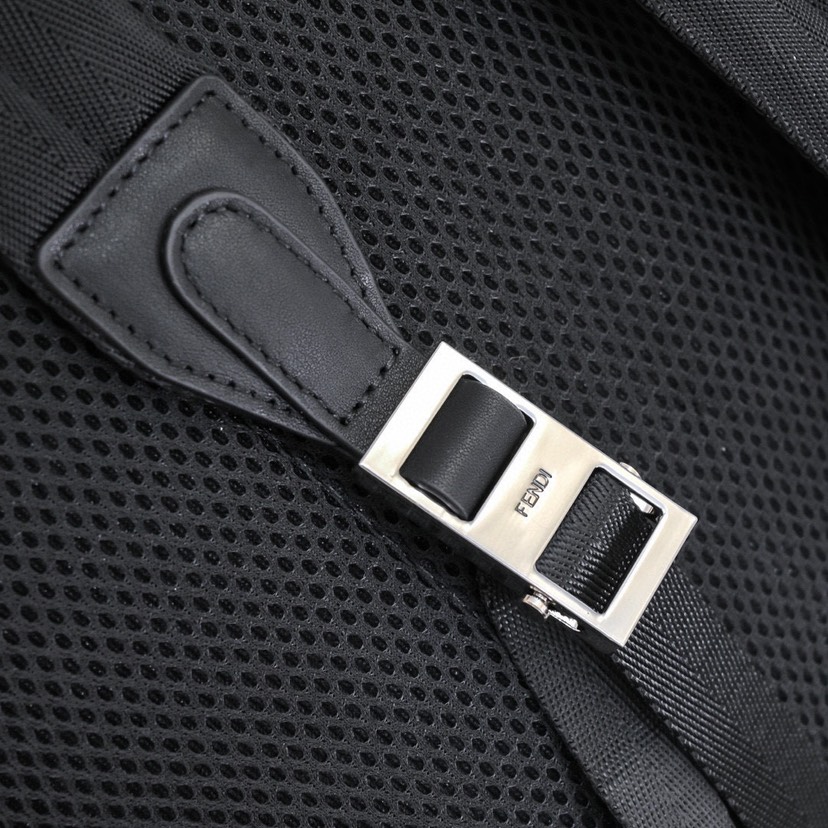 フェンディ「Fendi」 ストライク メンズ ラージ バックパック-ISETAN PRESTIGE CURATED
