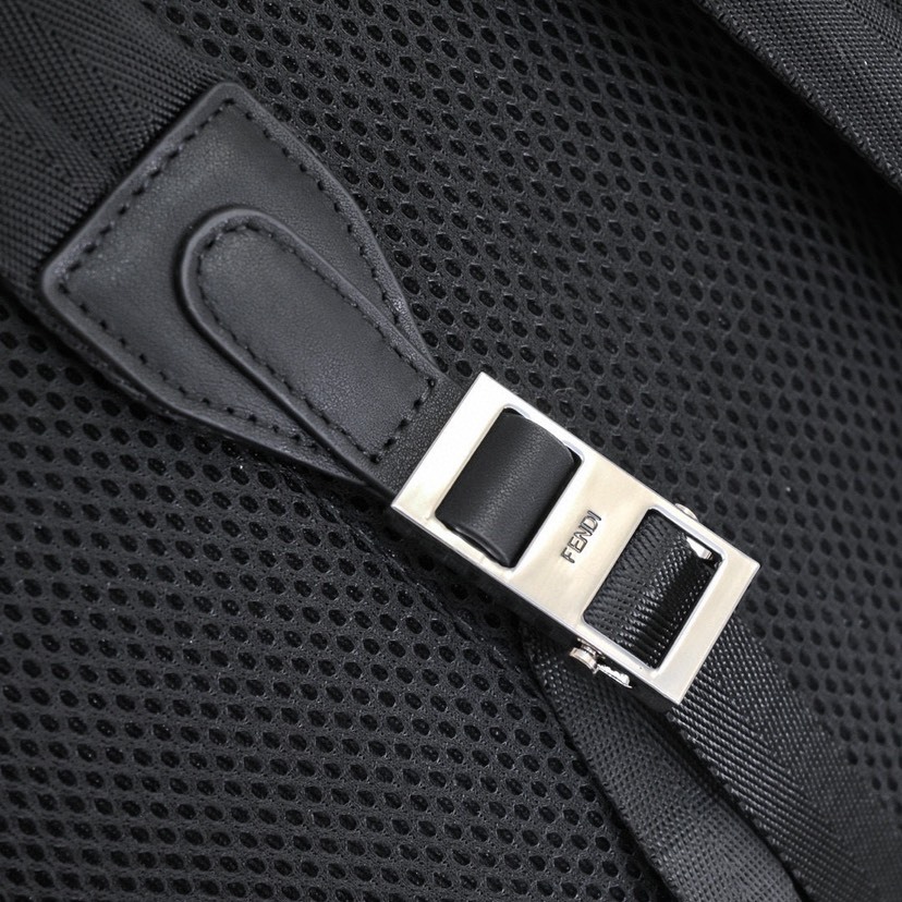 フェンディ「Fendi」 ストライク メンズ ラージ バックパック-ISETAN PRESTIGE CURATED