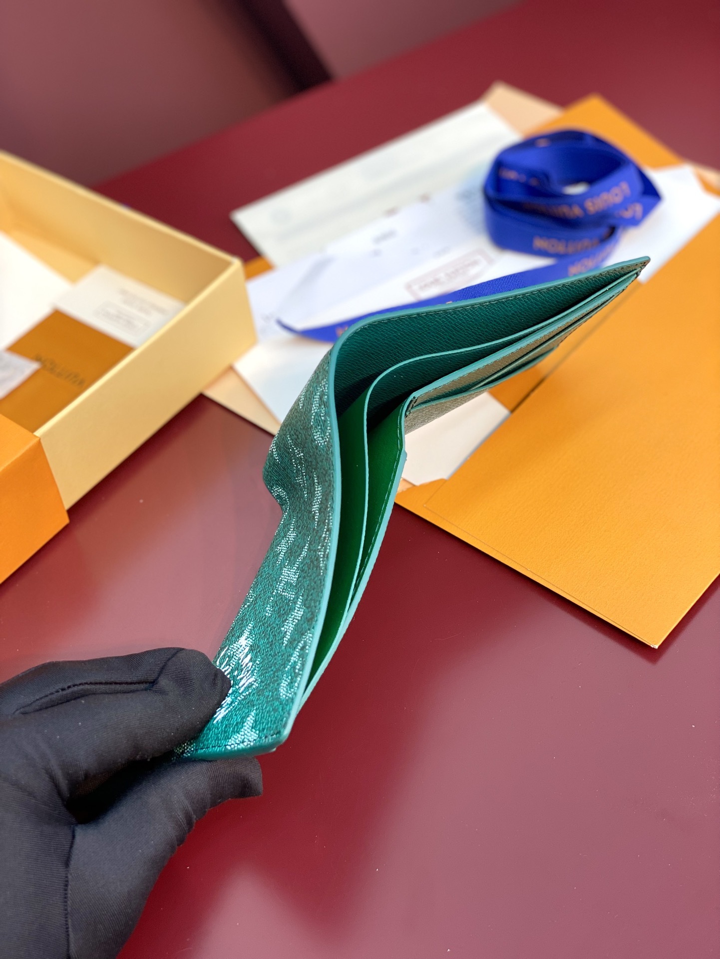 ルイ-ヴィトン(Louis Vuitton) マルチプル ウォレット - グリーン