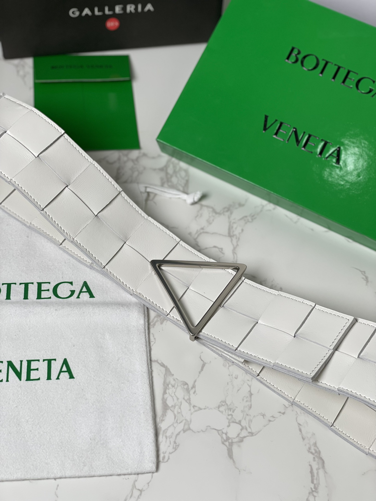 ボッテガ ヴェネタ「Bottega Veneta」レディース ラージ イントレッチオ ベルト100CM