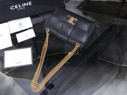 セリーヌ「Celine」Triomphe チェーンショルダーバッグ-ISETAN PRESTIGE CURATED