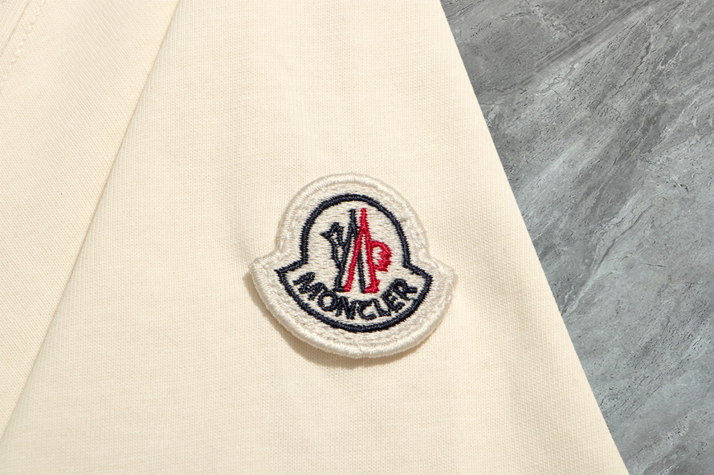 【ワンフォーワン】モンクレール「Moncler」ロゴエンブロイダリー クルーネックTシャツ【在庫僅少】