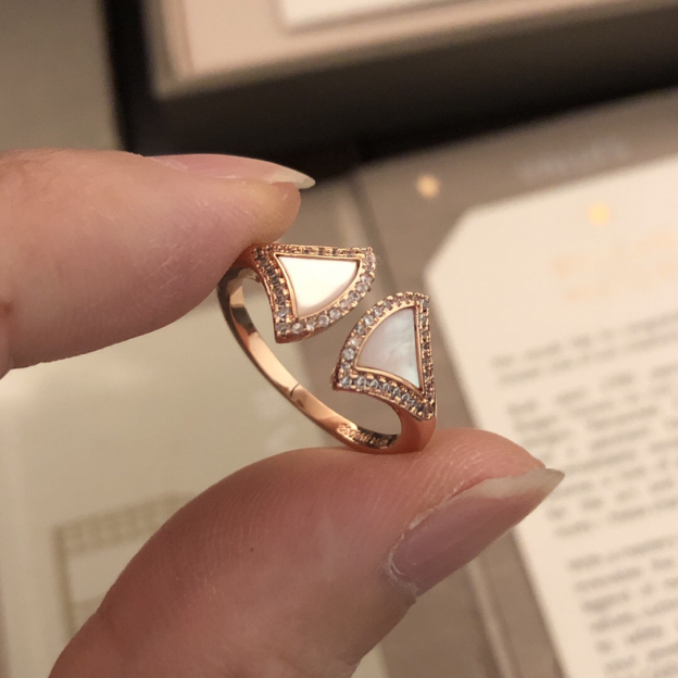 ブルガリ「Bvlgari」ブルガリ開口部スカートの指輪