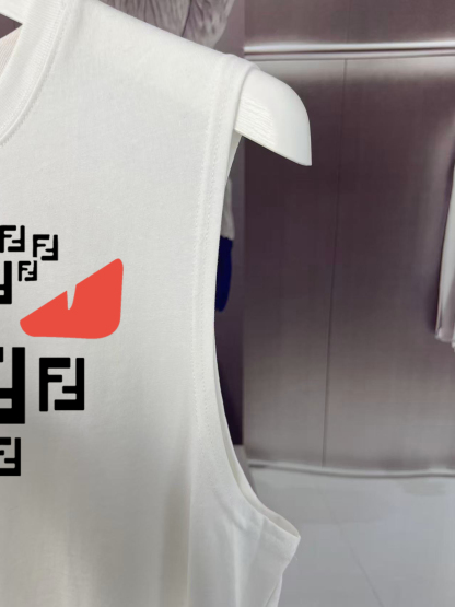 フェンディ「Fendi」2025 SUMMER FF DEMON EYES モンスターロゴ ノースリーブTシャツ