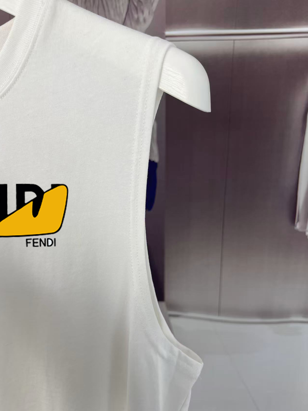 フェンディ「Fendi」2025 SUMMER FF DEMON EYES モンスターロゴ ノースリーブTシャツ