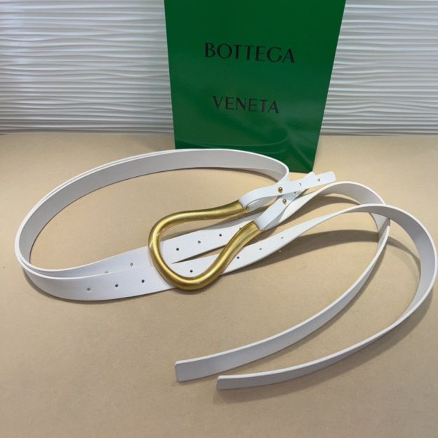 ボッテガ ヴェネタ「Bottega Veneta」シーズンレス クラシック ベルト100CM
