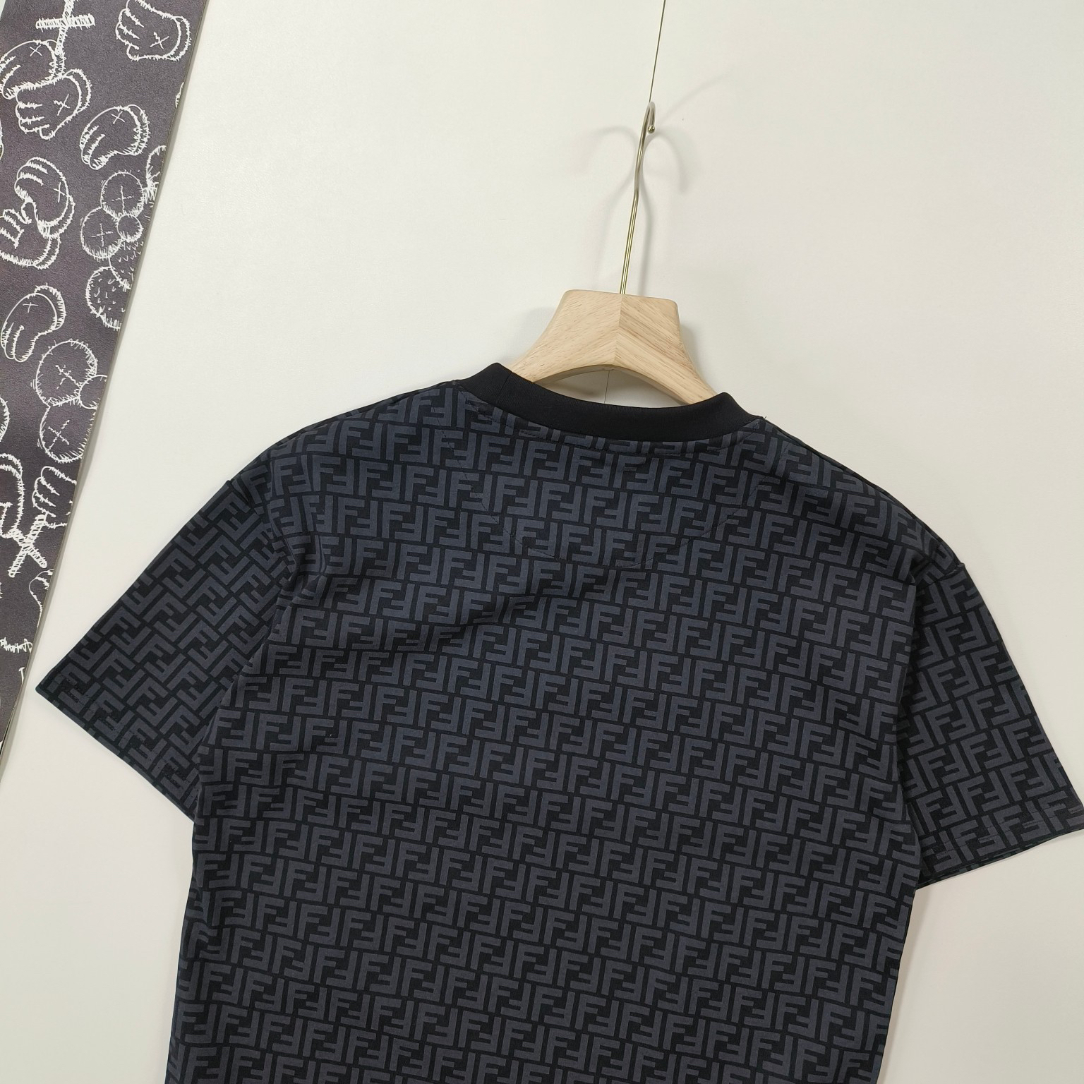 フェンディ「Fendi」2024SS サマーコレクション ユニセックス カラーリングFロゴ ラウンドネックTシャツ