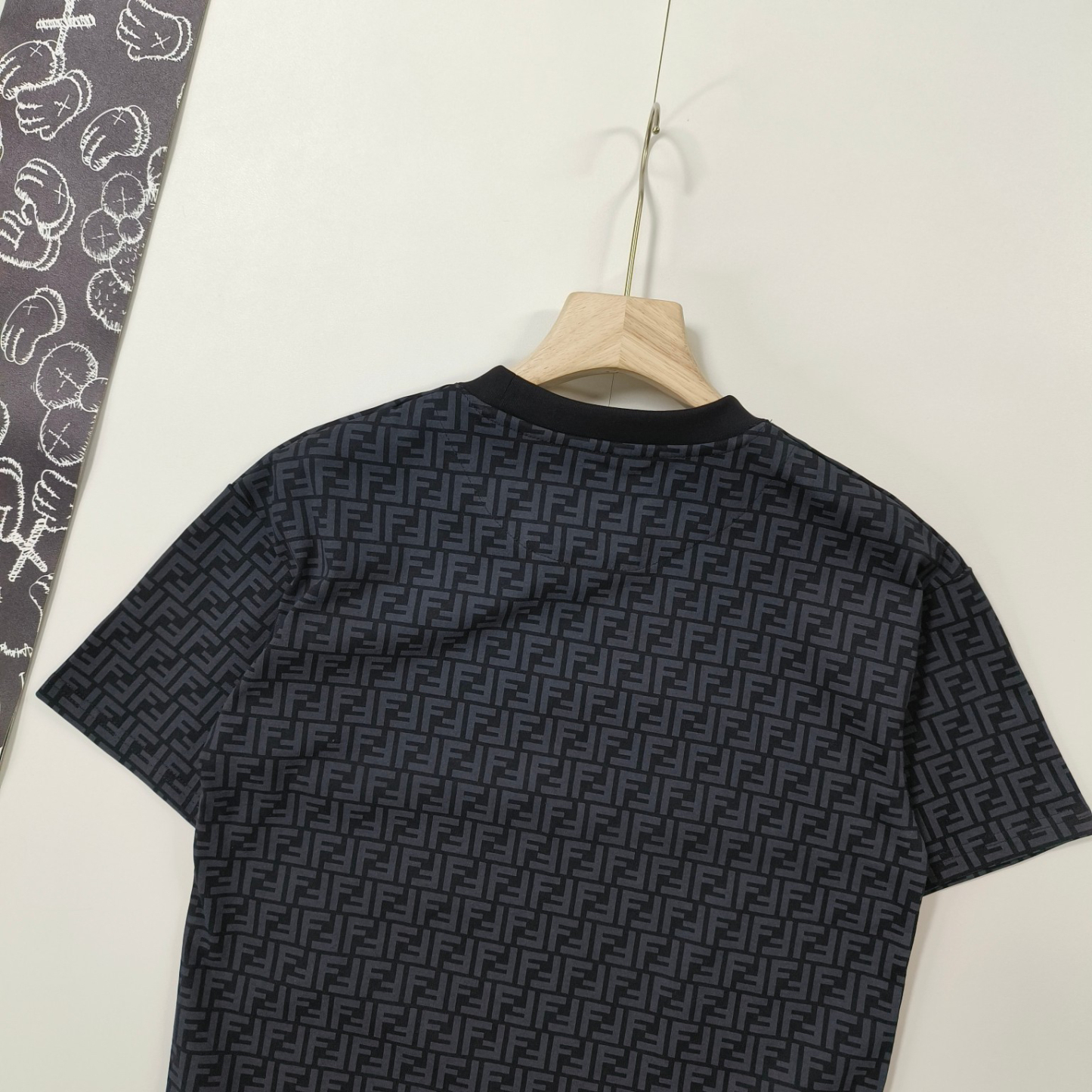 フェンディ「Fendi」2024SS サマーコレクション ユニセックス カラーリングFロゴ ラウンドネックTシャツ