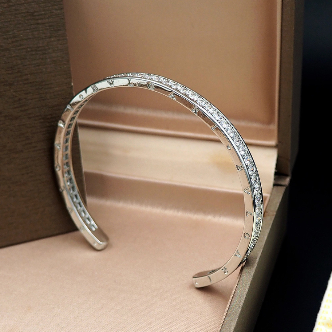 ブルガリ「Bvlgari」 シー型オープン フルダイヤモンド ブレスレット 8mm幅  総重量22g