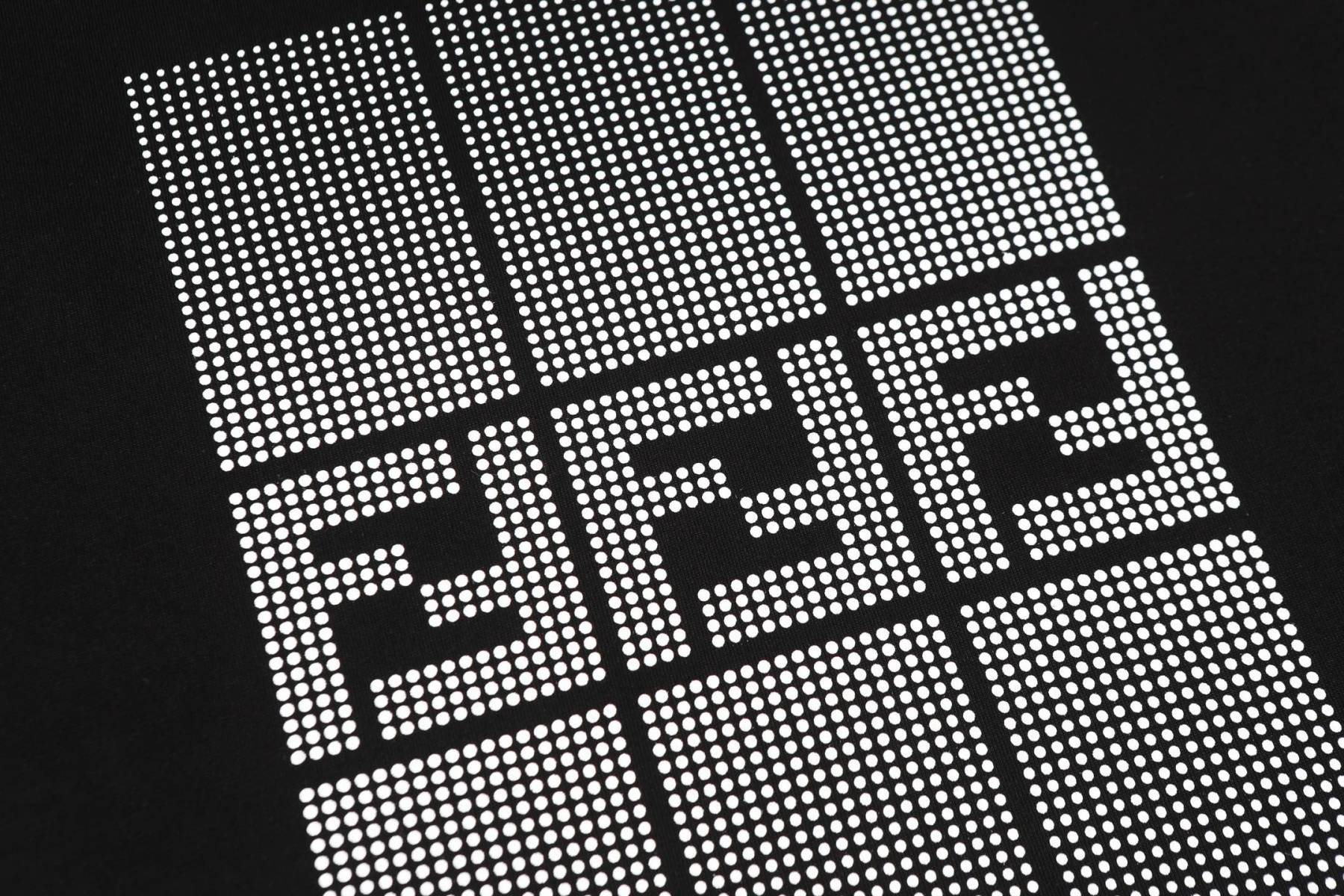 フェンディ「Fendi」25SS FFモノグラム プリント ショートスリーブTシャツ