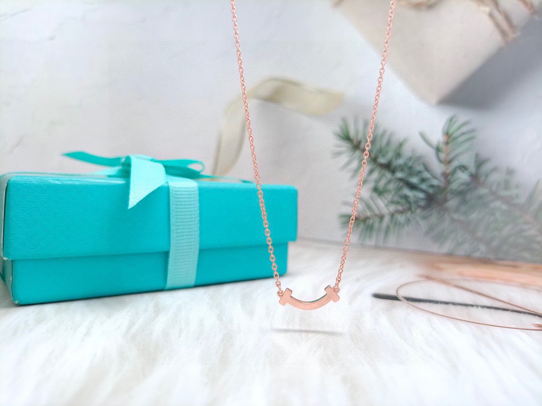 ティファニー「Tiffany & Co.」. Tシリーズ ミニスマイル ノーダイヤモンドネックレス40.6-45.7CM