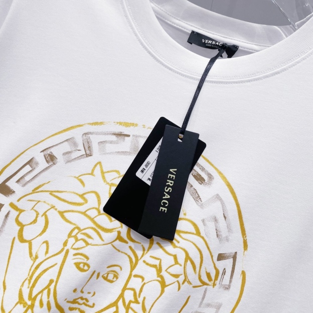 ヴェルサーチ「Versace」クルーネックTシャツ レトロゴールドグラフィティロゴプリント