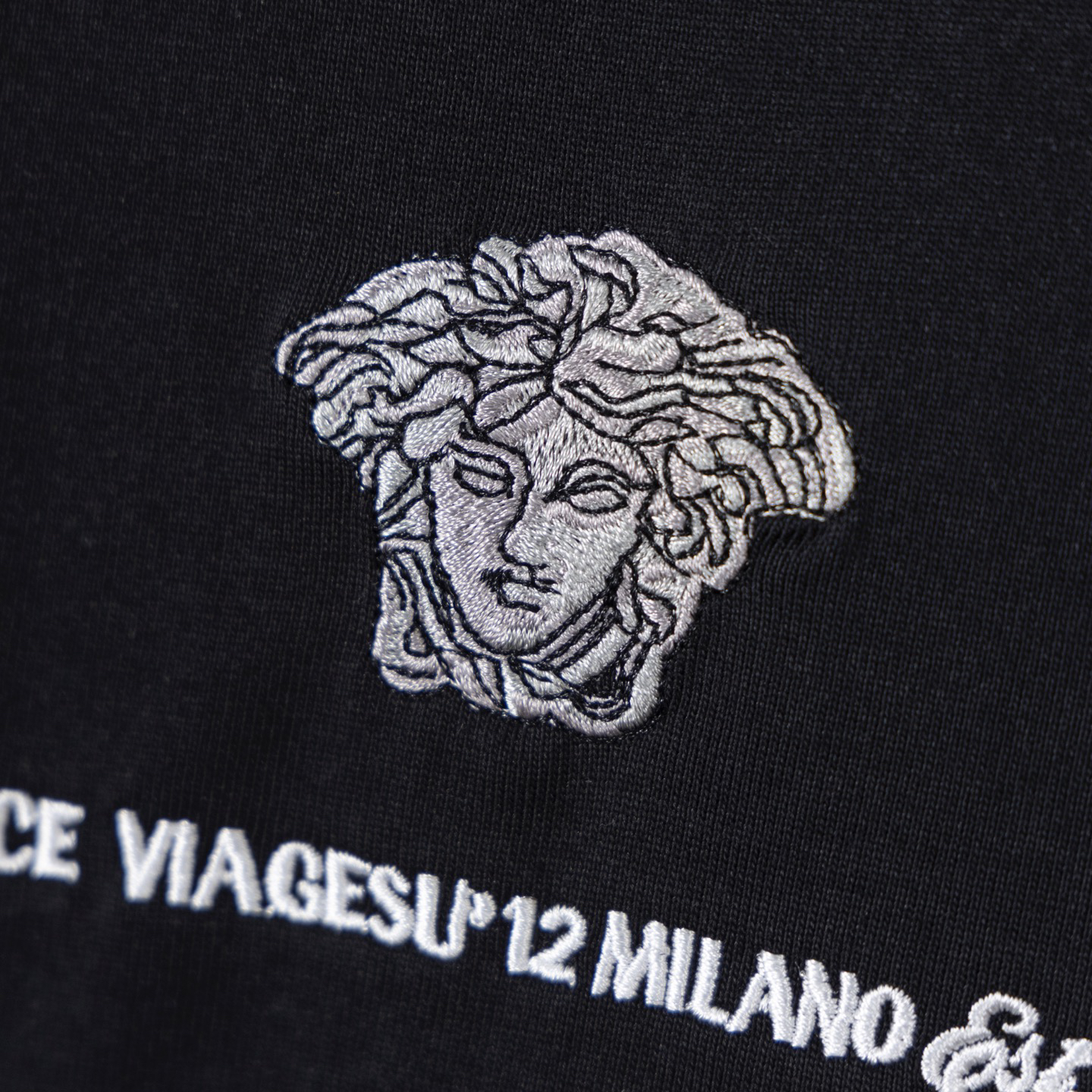 ヴェルサーチ「Versace」メドゥーサ エンブロイダリー ルーズフィットTシャツ