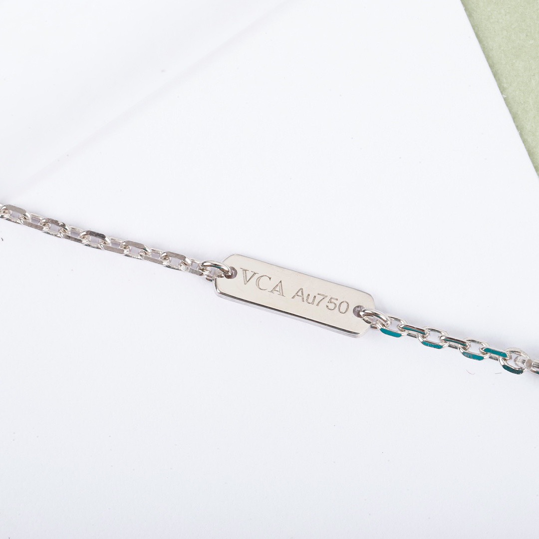 ヴァン クリーフ＆アーペル「Van Cleef & Arpels」 Alhambra 四つ葉のクローバー ネックレス長は42cm