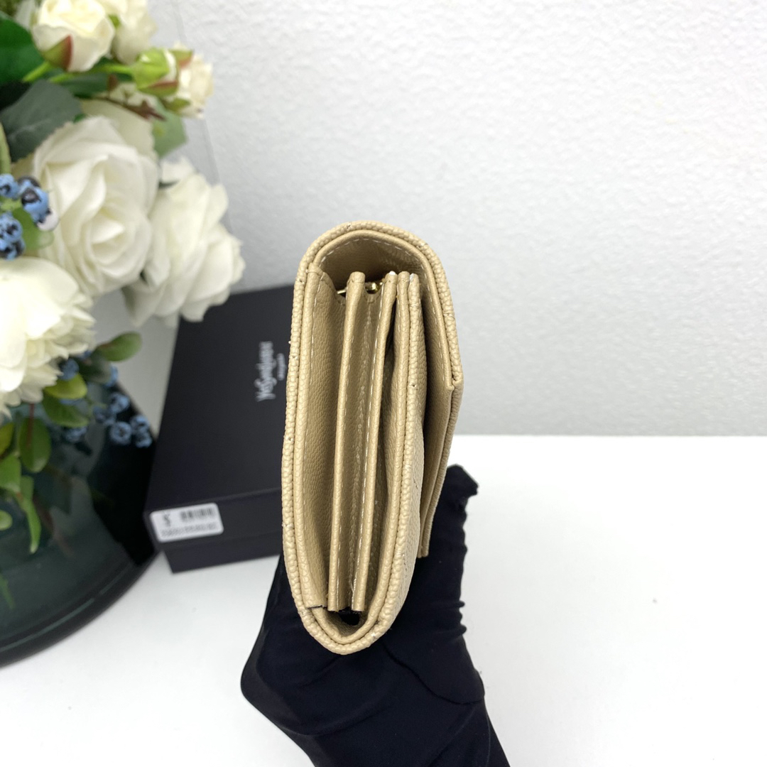 サンローラン「Saint Laurent」カサンドラ マトラッセ ラージ フラップウォレット（グレイン・ド・プードル エンボスレザー）
