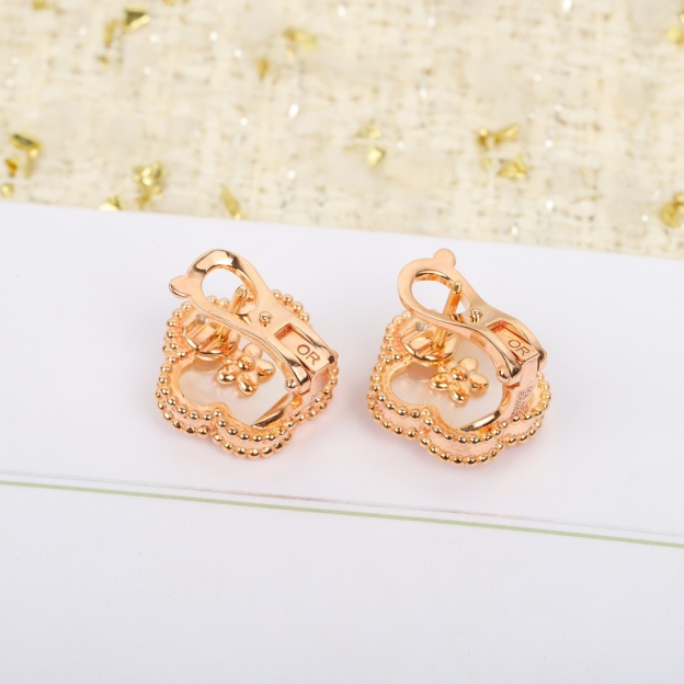 ヴァン クリーフ＆アーペル「Van Cleef & Arpels」Lucky Spring フラワー ピアス
