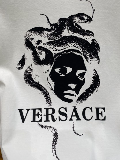 ヴェルサーチ「Versace」メドゥーサロゴ プリントTシャツ