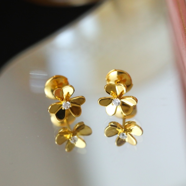 ヴァン クリーフ＆アーペル「Van Cleef & Arpels」 Vintage Alhambra™ Mini クローバー ピアス